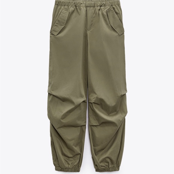 ꓜ𝖺𝑟𝒂 | Parachute Pants - Picture 1 of 3